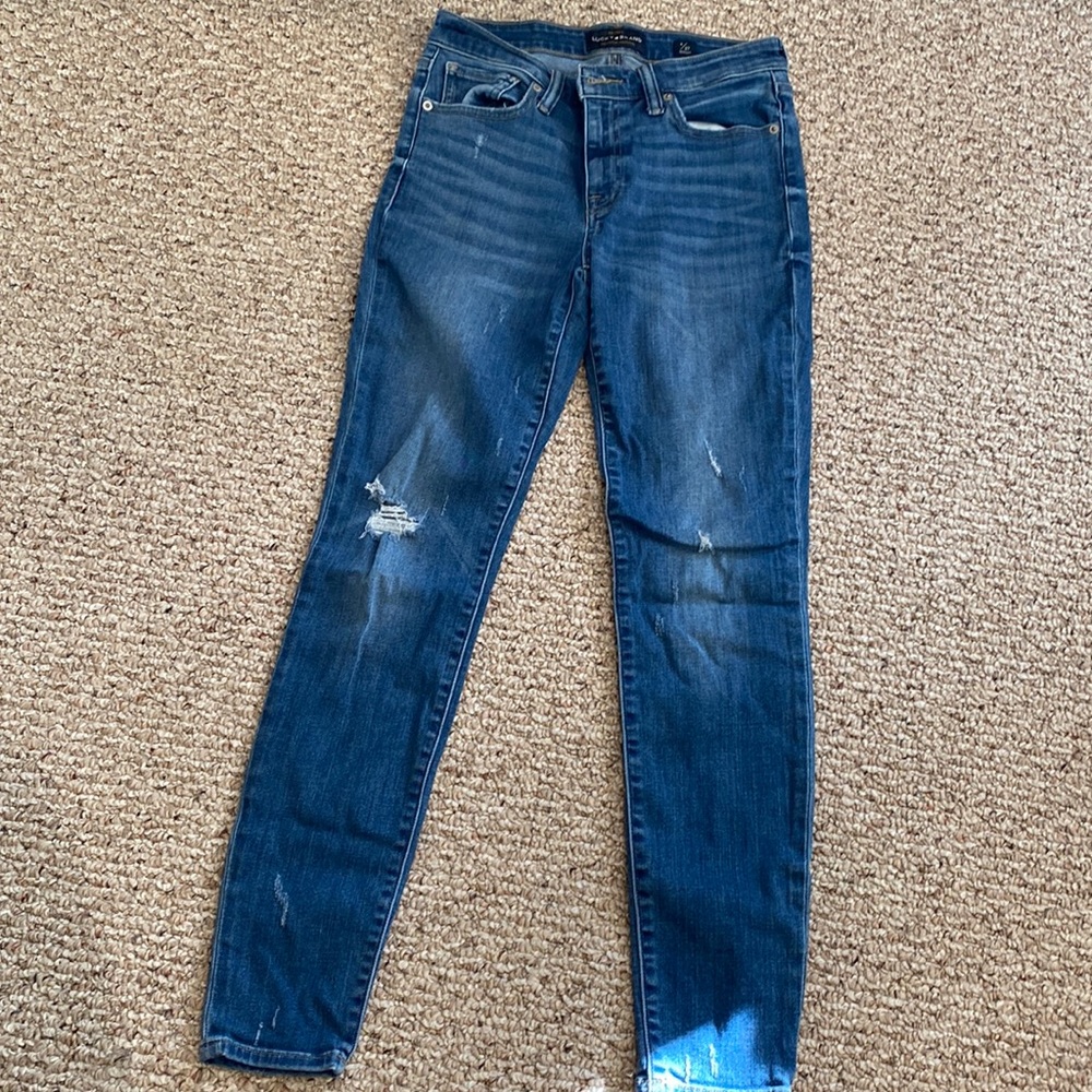Lucky Brand Ava Skinny distressed jean in size 4/27 regular
